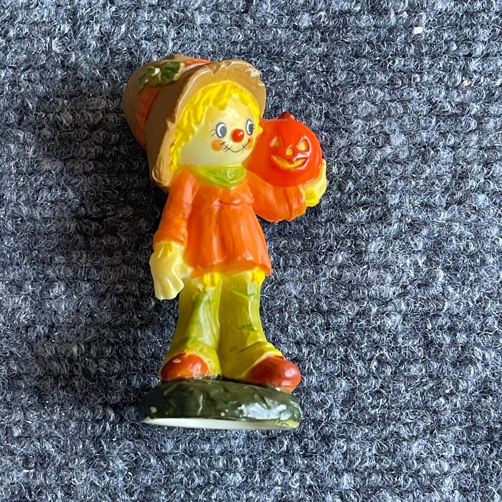 Vintage Hallmark Scarecrow Figurine Holding Pumpkin Fall Halloween Decor